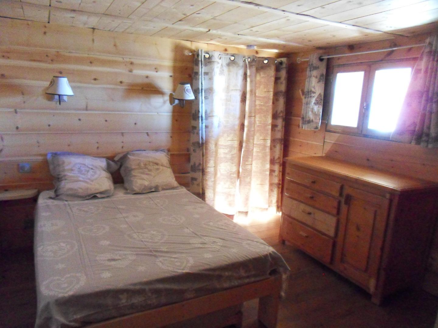 chambre 2 avec en plus un petit lit