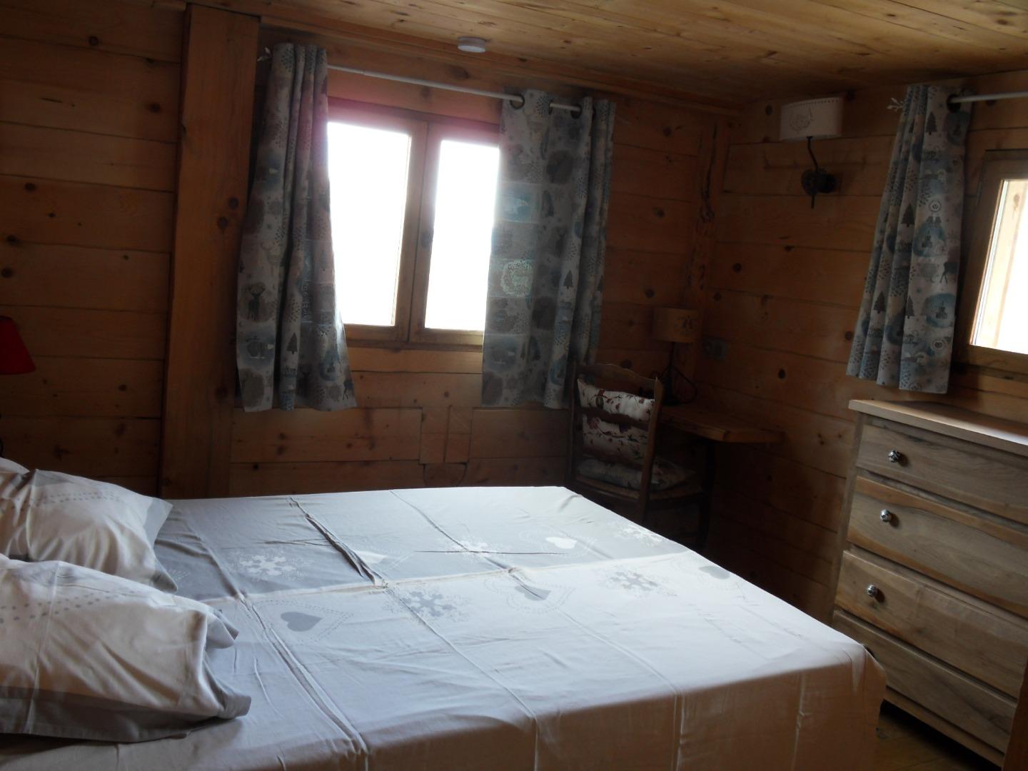 chambre 4 avec en plus un petit lit